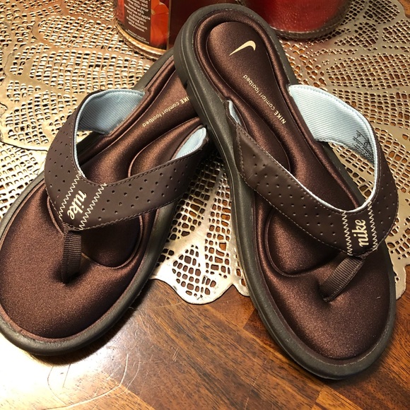 nike memory foam flip flops womens